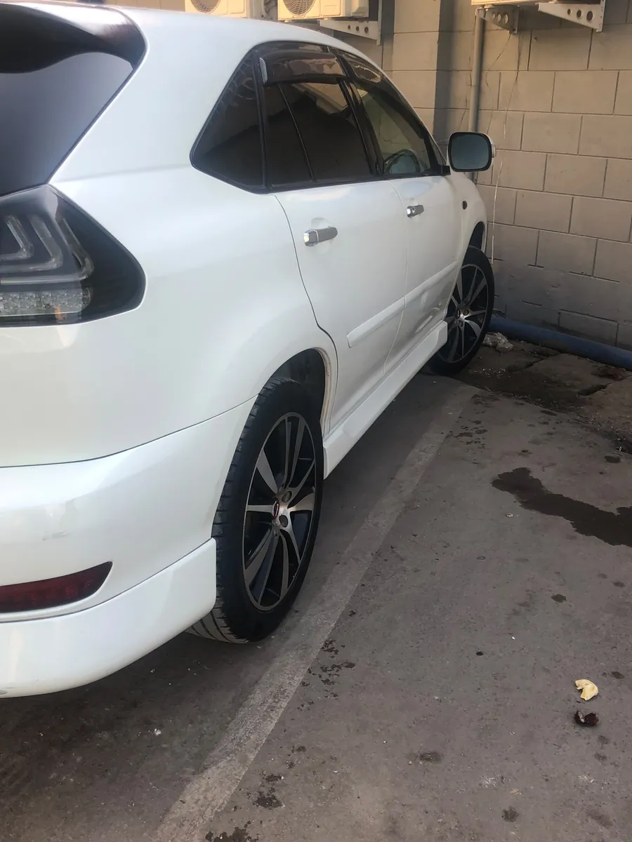 Toyota Harrier photo 3