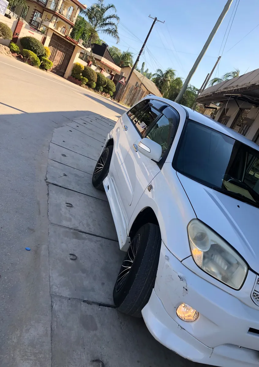 Toyota RAV4 photo 2